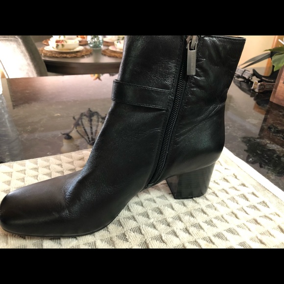Bandolino black heeled boot. Size 7M - Picture 3 of 5
